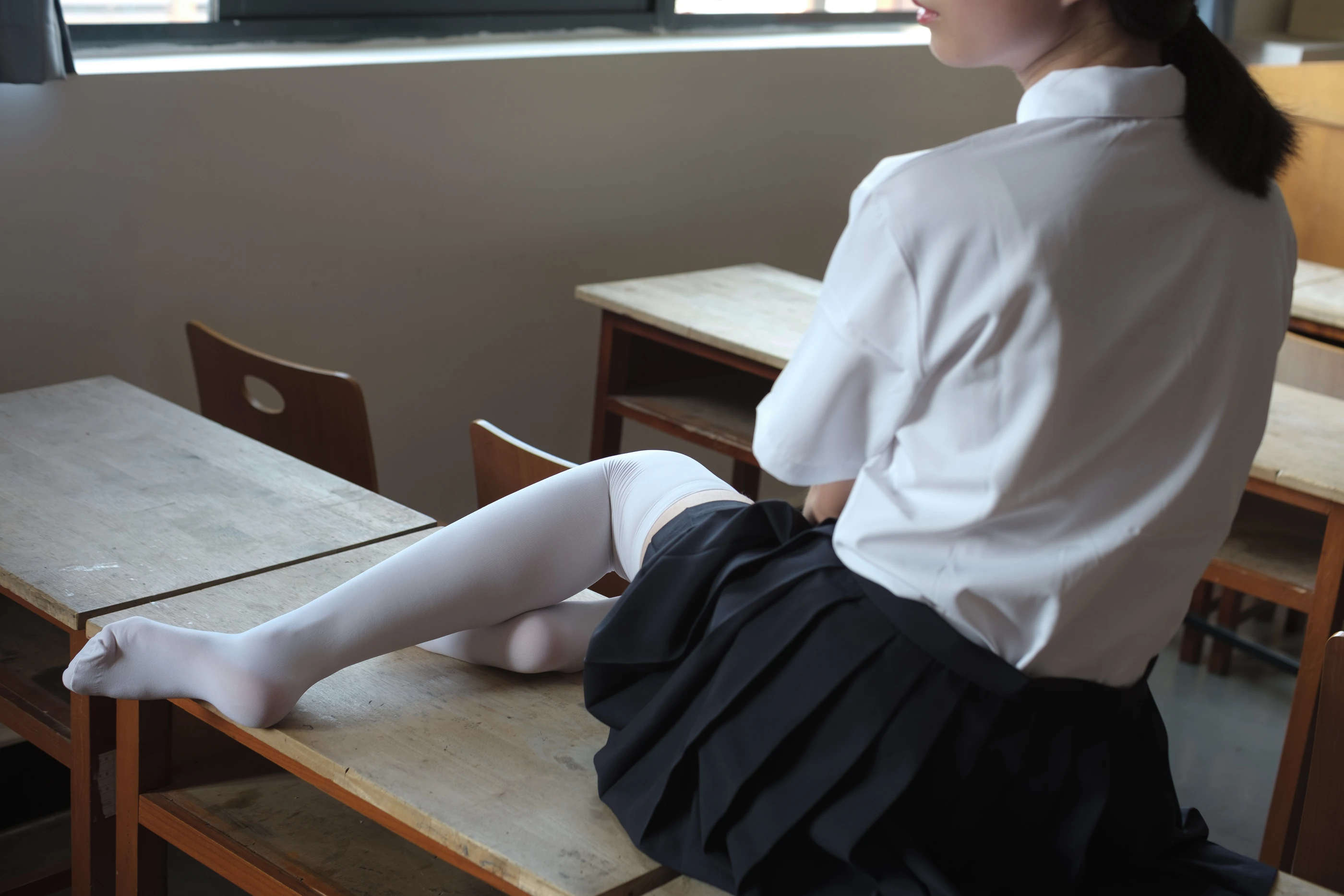 森萝财团 [BETA-022] 教室里的JK白丝少女 [66P]插图4